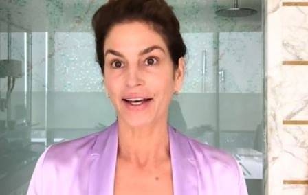 Синди Крауфорд съветва как да се разкрасим за 10 минути (ВИДЕО)