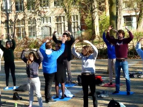 Холандия: Студенти по психология научават Фалун Гонг в Белгия