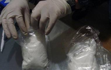 Задържаха двама мъже за наркотици по време на спецакция