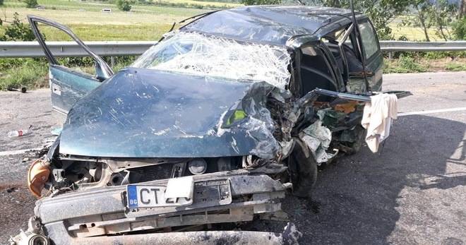 ЖЕНА ЗАГИНА ПРИ ТЕЖКА КАТАСТРОФА КРАЙ КАЗАНЛЪК НОВИНИТЕ MEDIAMIX NEWS