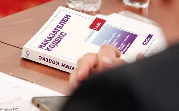 Предадоха на съд Очите и още 12 души за участие в престъпна група за рекет