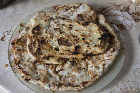 Плосък лучен хляб