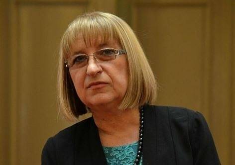 Цецка Цачева поиска прокуратурата и антикорупционната комисия да я проверят за апартамента