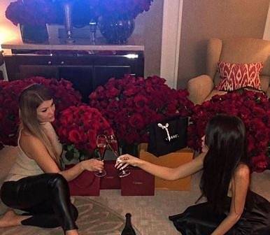 Моника Валериева показа дупе на рождения си ден (СНИМКИ)