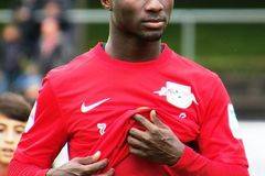 „Ливърпул“ обмислят да продадат Наби Кейта на грандове в „Бундеслигата“; готови са да загубят десет милиона паунда