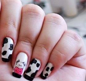 Последният писък на модата: Маникюр с шарки на крава