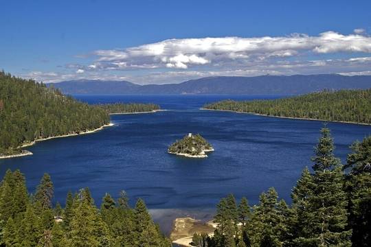 Приказка от едно езеро