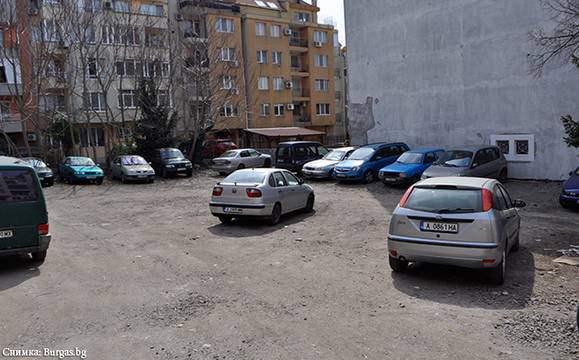 Общината пита бургазлии искат ли етажни паркинги