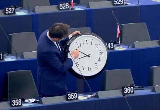 Европарламентът реши: Ето кога спираме да местим стрелките!