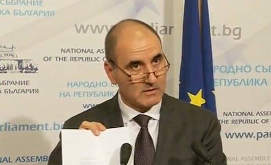 Цветан Цветанов подаде оставка като председател на ПГ на ГЕРБ. Напуска парламента