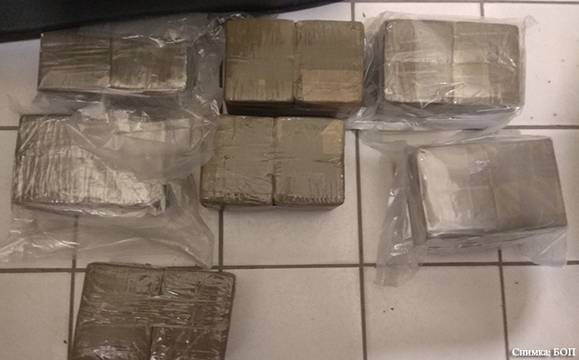 Прокуратурата задържа турчин, опитал да изнесе през границата 15 килограма хашиш