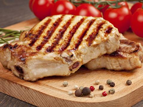 Свинско бонфиле с хрупкава коричка на скара