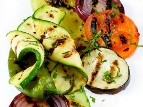 Мариновани зеленчуци на скара с балсамов оцет