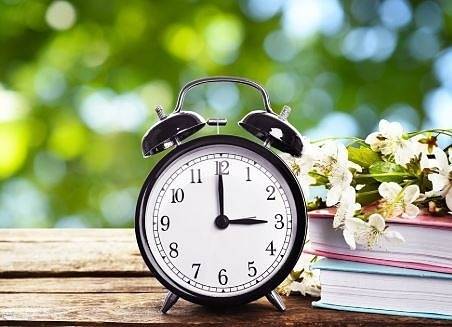 Местим стрелките на часовника с един час напред тази нощ