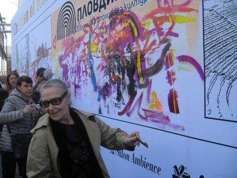 Цветана Манева и световни топстилисти рисуваха с бои за коса