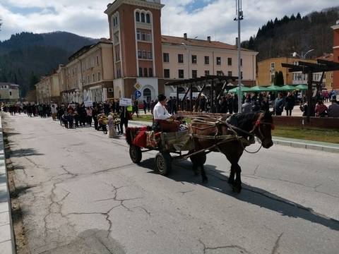Стотици малки и големи се събраха на днешния празник в Рудозем (снимки)