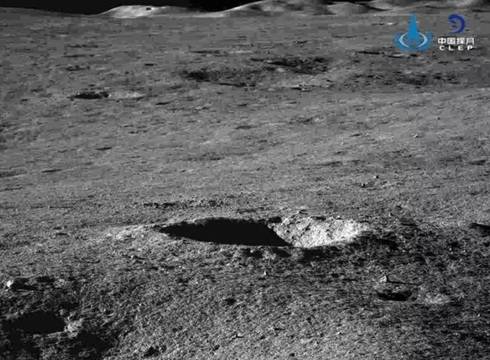 Китайският луноход Юту 2 се събуди отново след суровата лунна нощ. Публикувани са нови снимки!