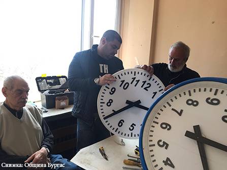 Днес връщат Часовника на мястото му