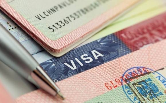 След Брекзит: Гражданите на ЕС и Великобритания ще пътуват без визи