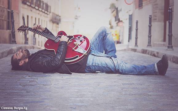 Горещ испански мачо ще свири на Burgas Jam 2019