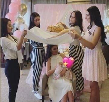 Светлана и Християн Гущерови направиха погача на дъщеря си Анелия-Добромира (СНИМКИ)