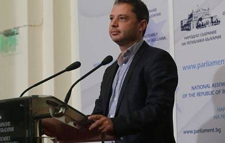 Нова оставка в ГЕРБ. Делян Добрев напуска парламента