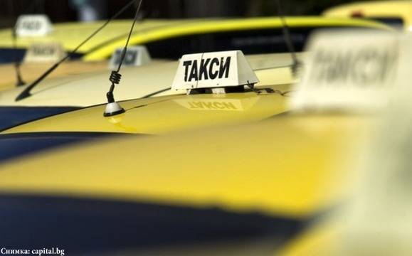 Общински съветник към ДАИ: Спрете безобразията пред Водната палата