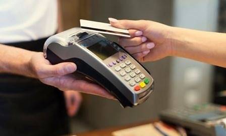 Притежателите на безконтактни карти “Mastercard” плащат до 50 лв. без пин код от днес