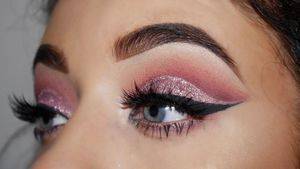 История на сенките за очи