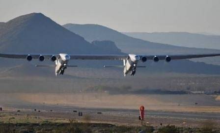 Най-големият самолет в света извърши първия си полет