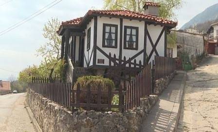 Родното място на баба Илийца може да стане българското село на книгата