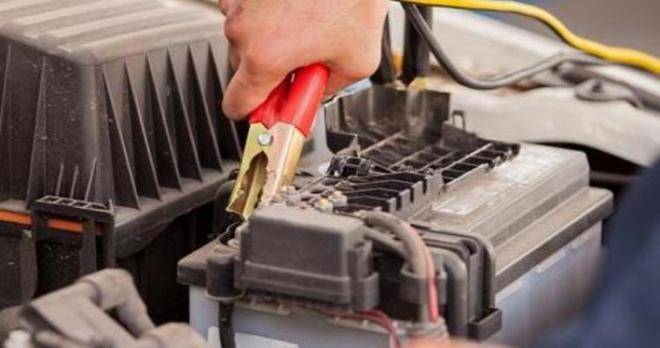 Защо „пада“ акумулаторът?