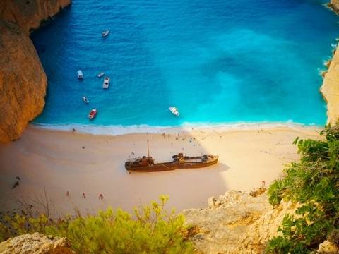 Частично затвориха най-популярния плаж в Гърция