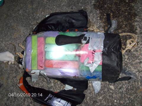 МВР показа сензационни СНИМКИ на дрогата, изплувала от Черно море край Калиакра |