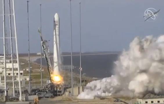 УСПЕХ: Космическа ракета Антарес изпрати американския кораб Роджър Чафи на път към МКС!