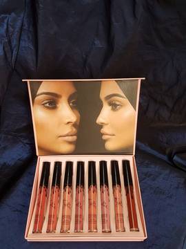 Kylie Jenner комплект матови дълготрайни червила 8бр.