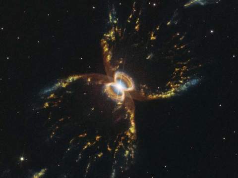 „Хъбъл“ става на 29 години и празнува с нова снимка на мъглявината Южен Рак