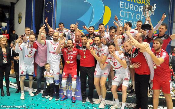 „Нефтохимик 2010“ отново триумфира в Суперлигата