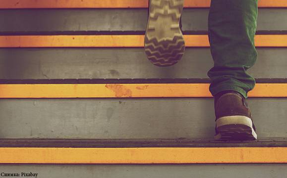 Катерим стълбите за Ден без асансьори