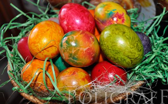 Домашно приготвени великденски бои с естествени продукти