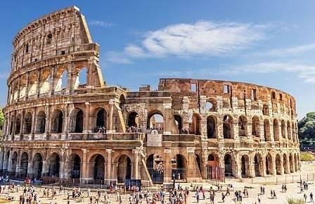 Българска ученичка се разписа върху Колизеума, отведоха я в полицията