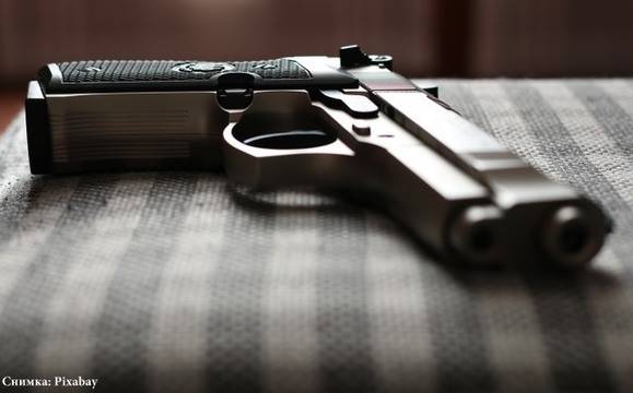 Разрешиха учителите във Флорида да носят оръжие