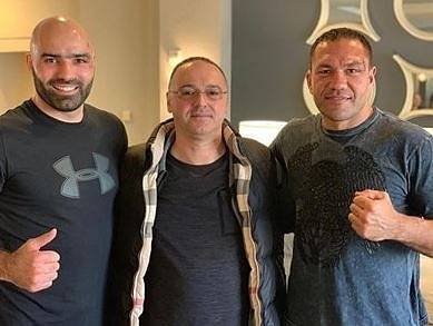 Румънски промоутър: В боксовата комисия на Калифорния знаят, че Пулев използва нелегален удар