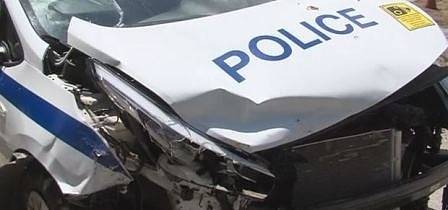 Кола удари патрулка в Сандански, двама полицаи пострадаха (СНИМКИ)