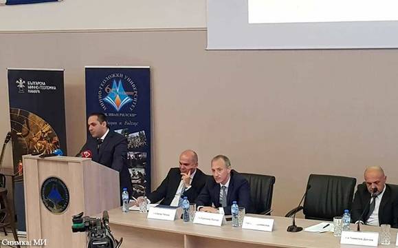 Караниколов: Над 1600 ученици се включиха в обучение чрез работа