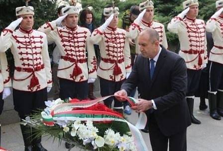 Президентът: Не е нормално да се води предизборна кампания с държавни пари