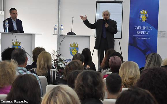 Теодосиев: Едно дете, за да развие интелекта, си трябва до 9-и клас да прочете 1000 книги