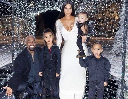 Роди се четвъртото дете на Ким Кардашиян и Кание Уест от сурогатна майка
