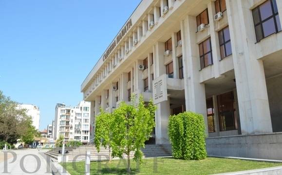 Постоянен арест за бургазлията, обвинен в палежа на строителна техника