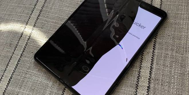 Samsung ще връща парите на потребителите за Galaxy Fold